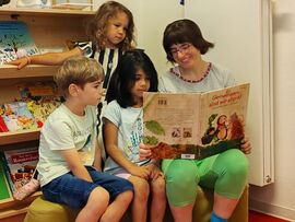 Vorlesestunde in der Bücherei